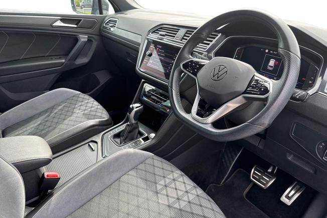 VOLKSWAGEN Tiguan Photo 6