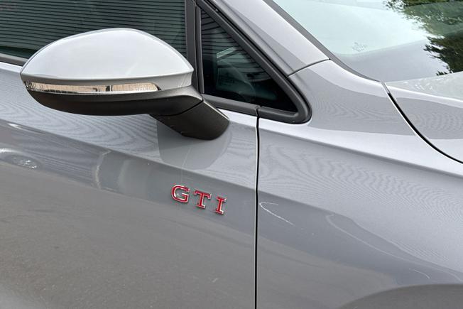 VOLKSWAGEN Golf Photo 20