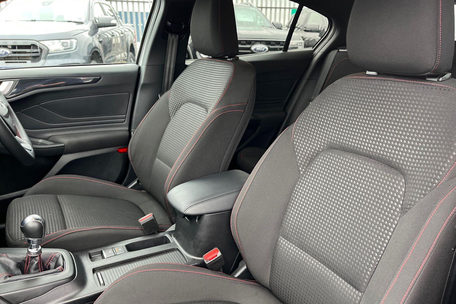 Ford FOCUS Photo 18