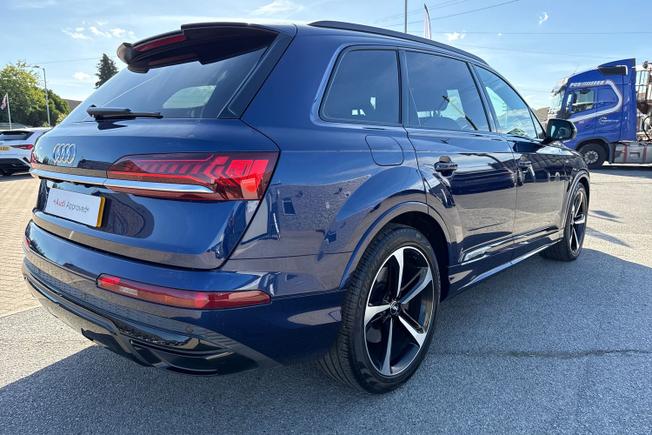 AUDI Q7 Photo 30
