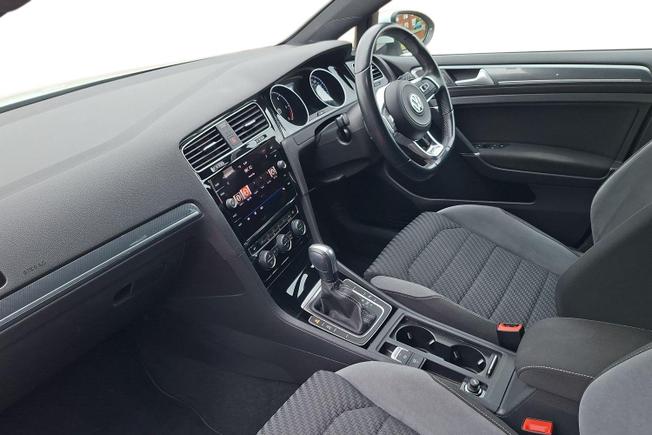 VOLKSWAGEN Golf Photo 2