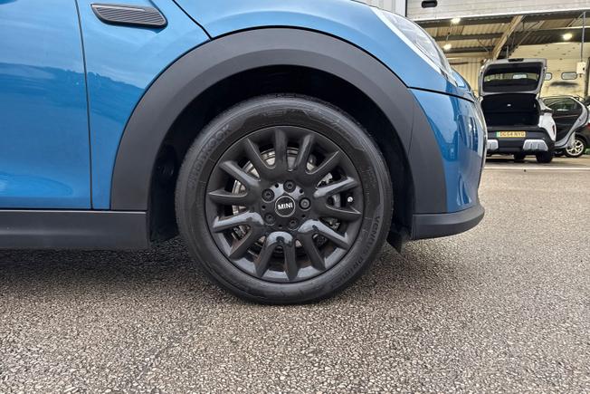 MINI Hatchback Photo 5