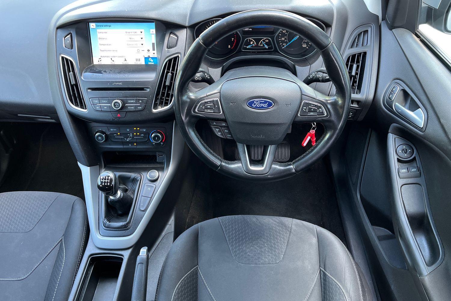 Ford FOCUS Photo 10