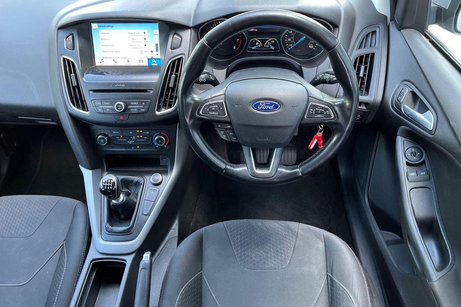 Ford FOCUS Photo autoimg-1362cf147a2c20f8d3a52cc24a9814440406afec.jpg