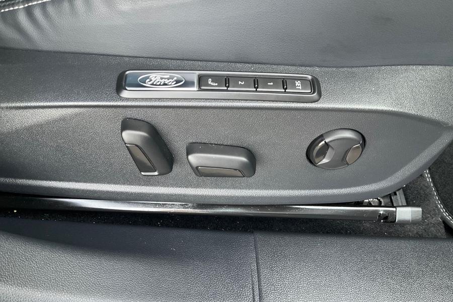 Ford EXPLORER Photo autoimg-1365cad09ffccf0352e48c215cbb697692651f6c.jpg