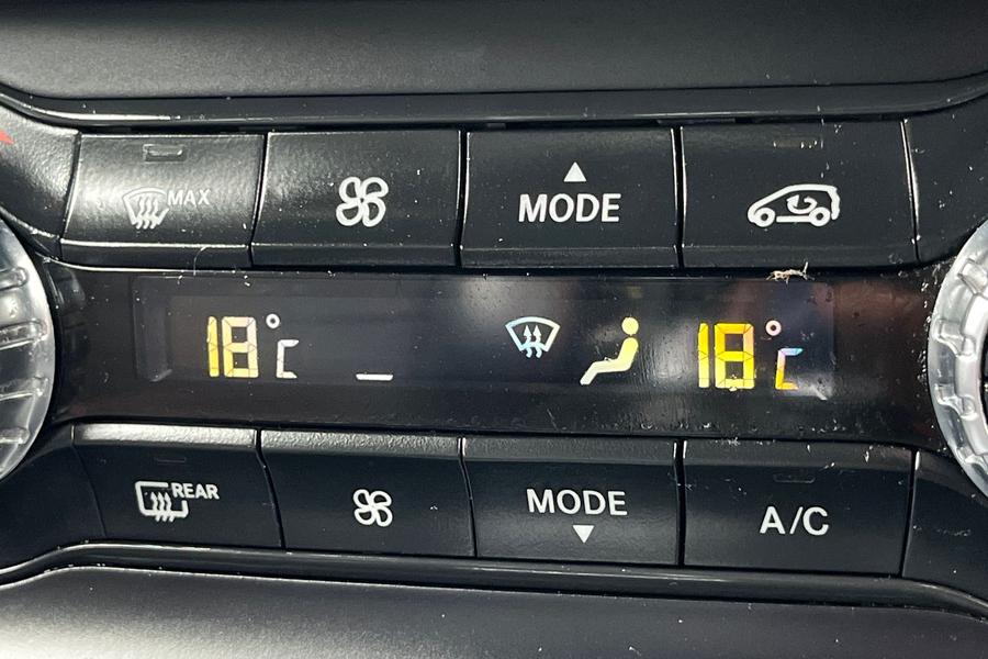 Mercedes-Benz CLA Photo autoimg-1365e6ef67cd08e542bf580acbaa0ec8504af276.jpg