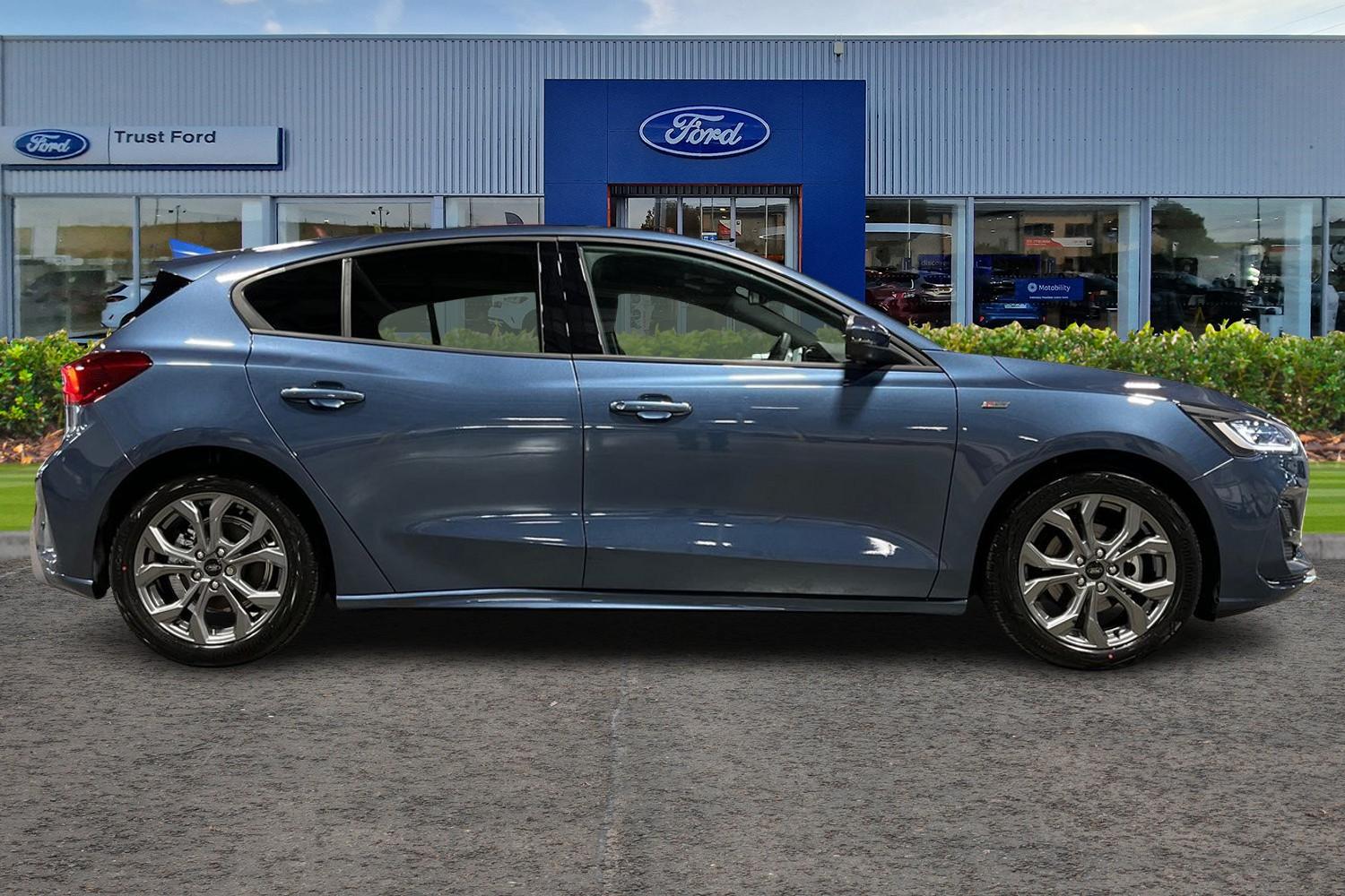 Ford Focus Photo 2
