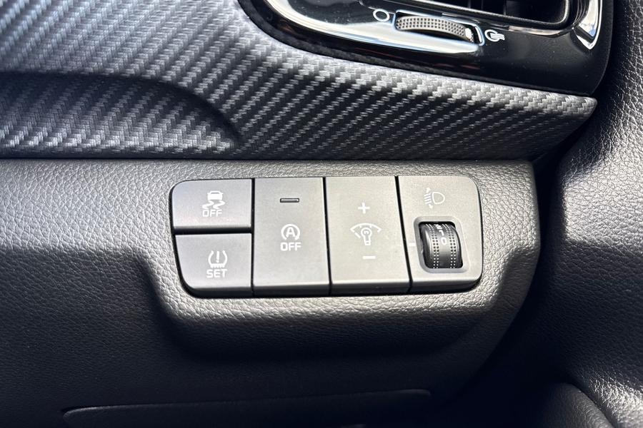Kia STONIC Photo autoimg-136bef6e6f25b2ee7b312025904c4fcf16ecf46e.jpg