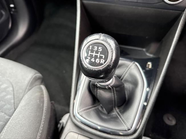 FORD Fiesta Photo 32