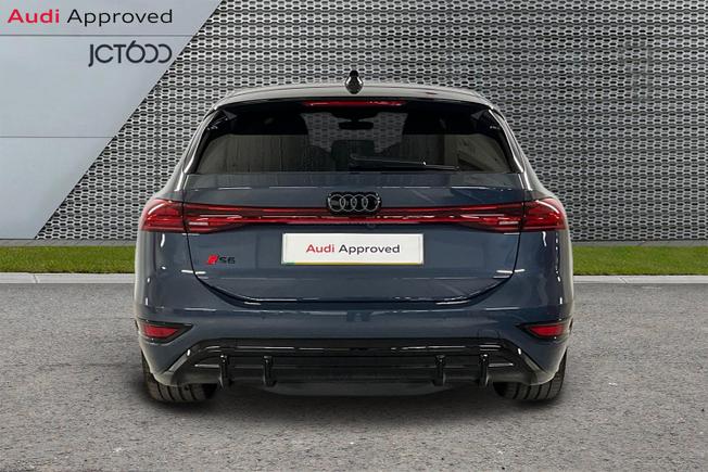 AUDI S6 E-Tron Avant Photo 7
