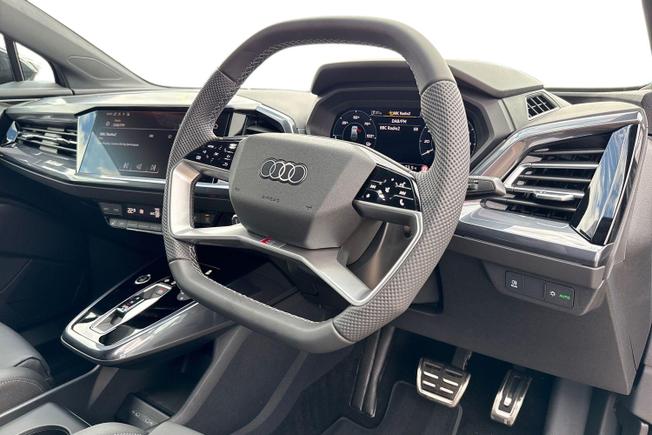 Audi Q4 Photo 6