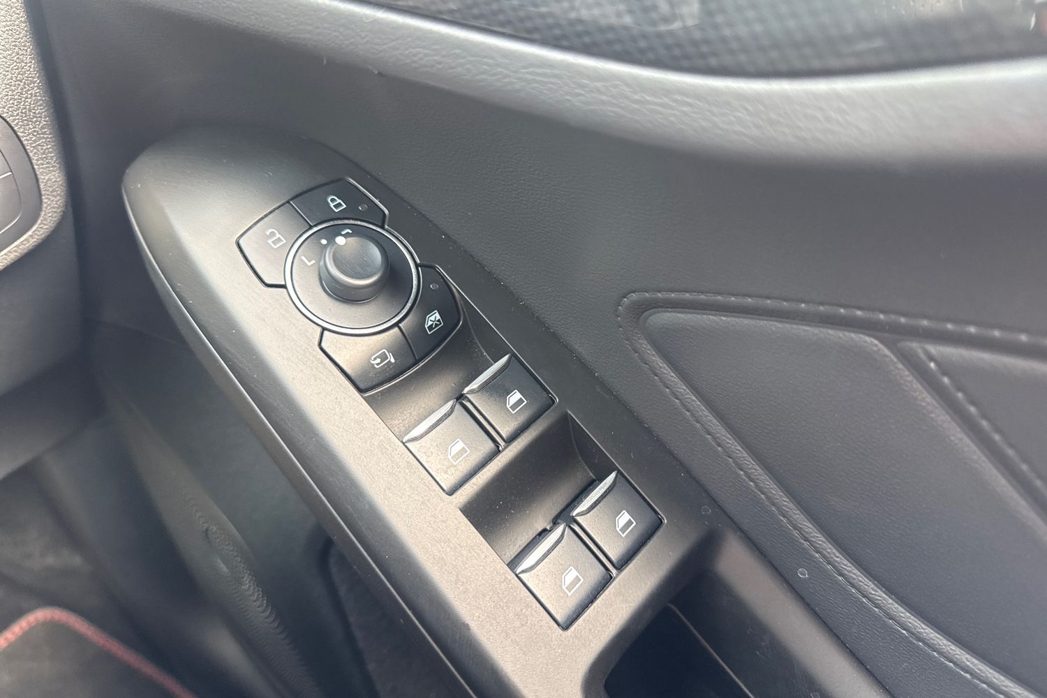 Ford FOCUS Photo 15