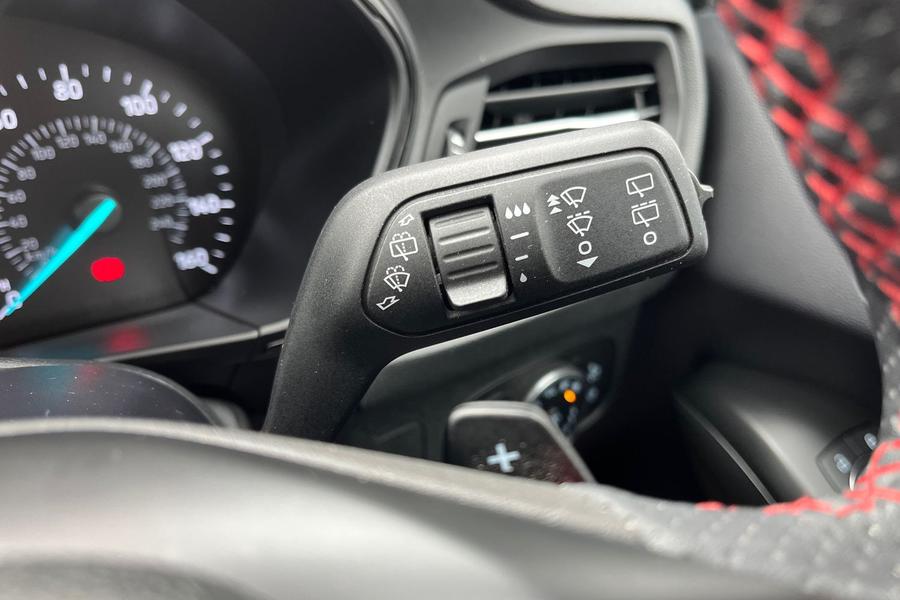 Ford FOCUS Photo autoimg-137b20d71ec46117ca3c61a8e29c347d4a2cf8d2.jpg