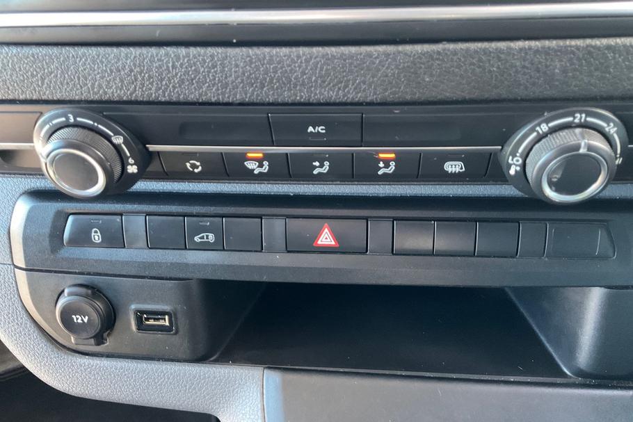 Used VAUXHALL VIVARO EA72JCZ 26