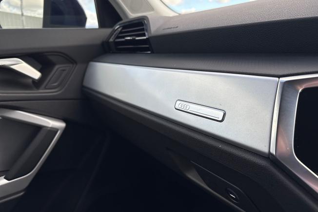 AUDI Q3 Photo 25