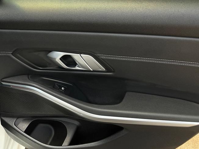 BMW 3 Series Photo 31