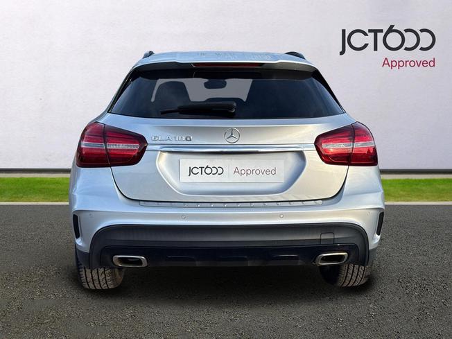 MERCEDES-BENZ GLA Photo 7