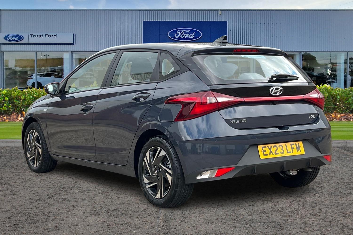 Hyundai i20 Photo 1