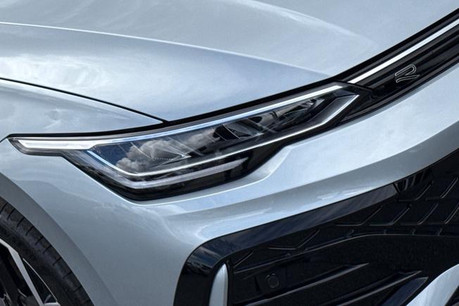 VOLKSWAGEN Golf Photo 19
