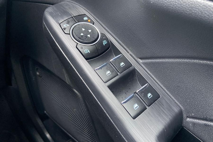 Ford Kuga Photo autoimg-13958e8f0f9c505372ae8fd30def0a6d6df3523e.jpg