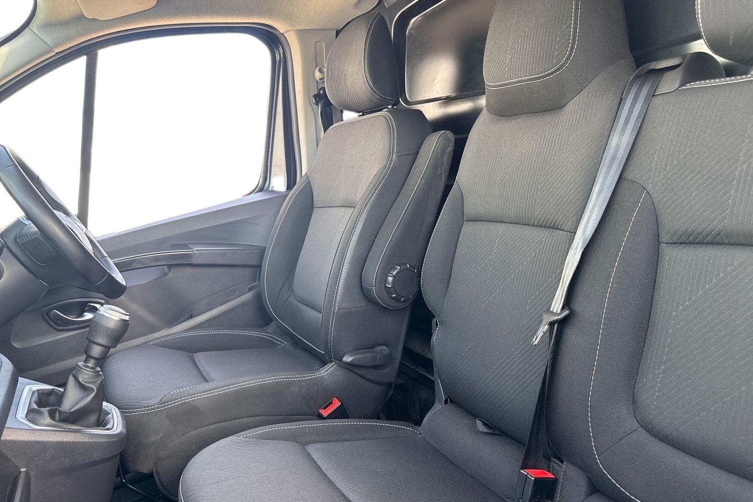 Renault TRAFIC Photo 9