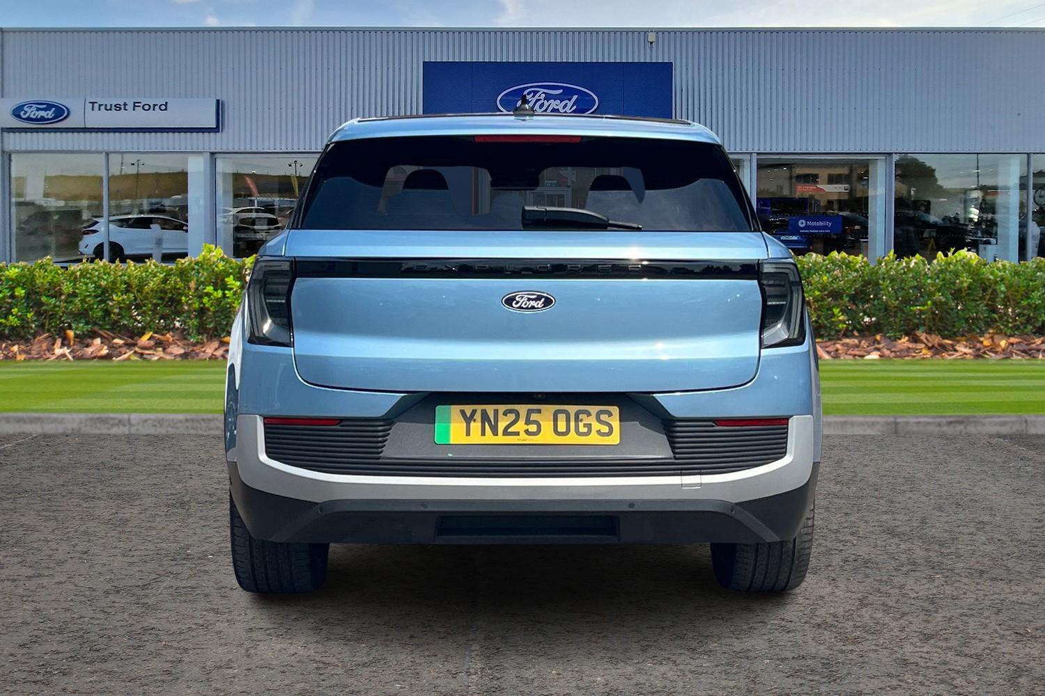 Ford Explorer Photo 6