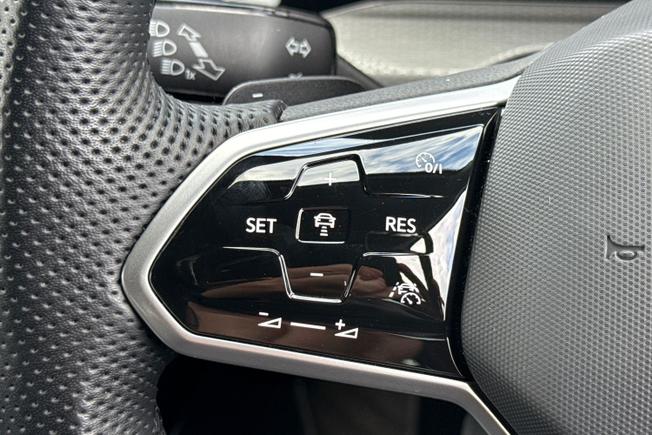 VOLKSWAGEN Golf Photo 16