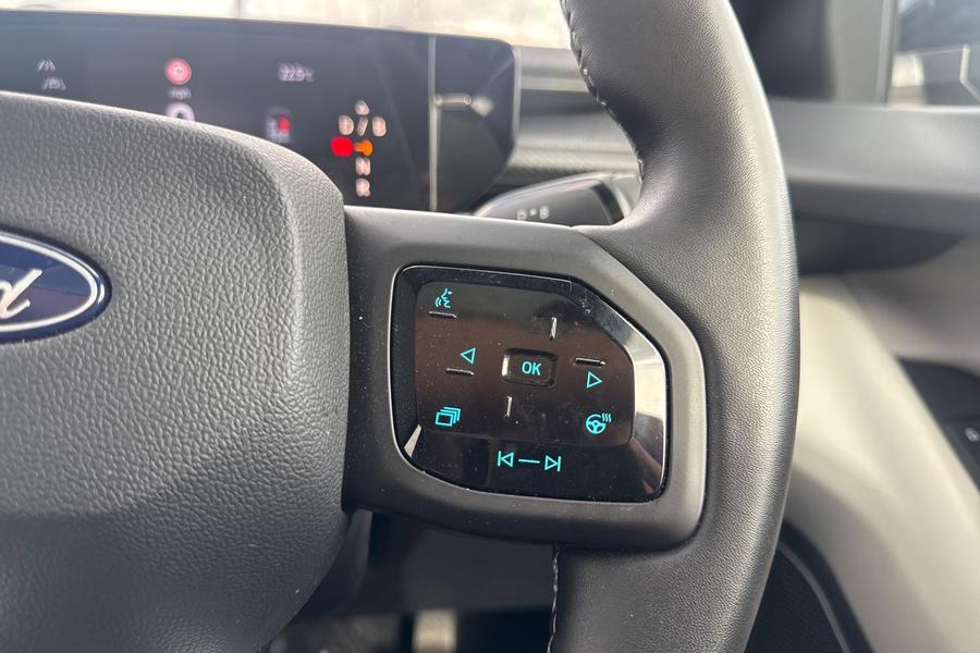 Ford Explorer Photo autoimg-139b7ac92b84a10bf9efdee3be6a0c25b1205cde.jpg