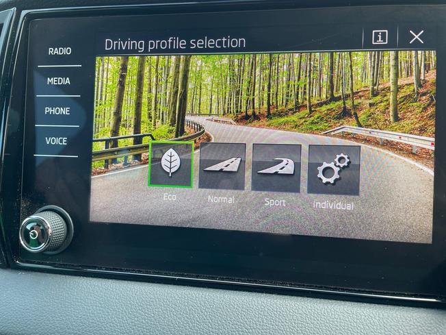 ŠKODA Karoq Photo 24