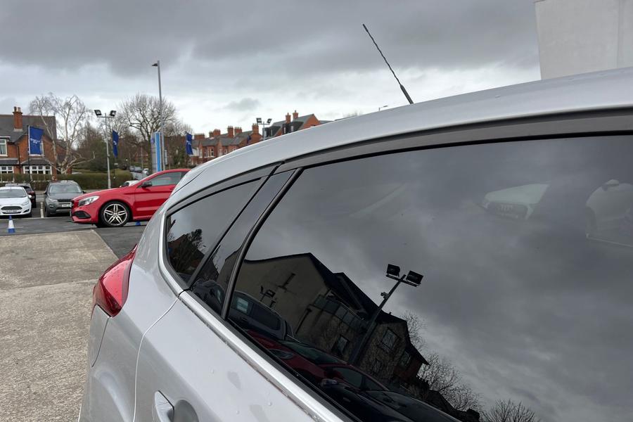 Ford FOCUS Photo autoimg-13a0d7a81de6776c6a6a9399a755447f9bb2625c.jpg