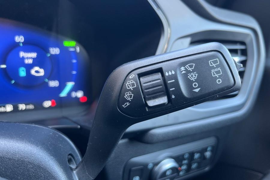 Ford KUGA Photo autoimg-13a590aca1f2e64ba25f506ec565ab4d7ec52c46.jpg