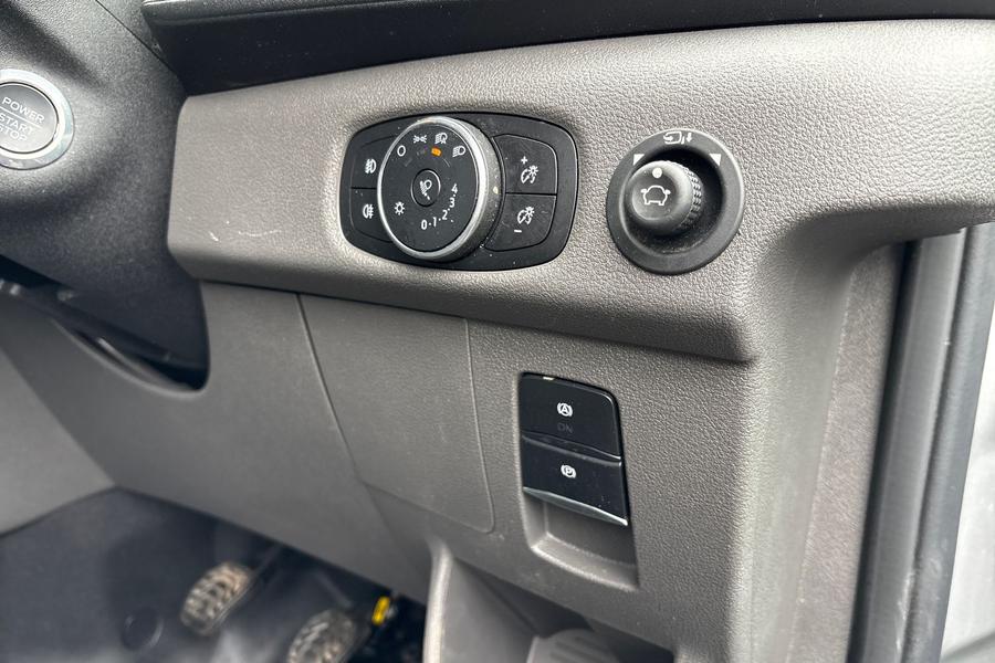Ford Transit Photo autoimg-13a5ff7d2c7c8aa5c4bc04e37ed21b3057b91fa8.jpg