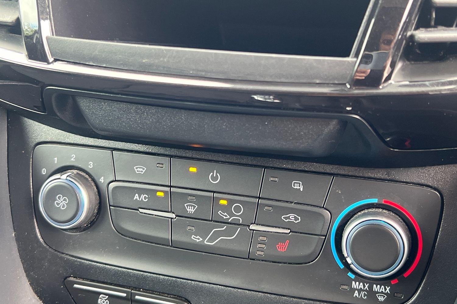 Ford TRANSIT CONNECT Photo 17