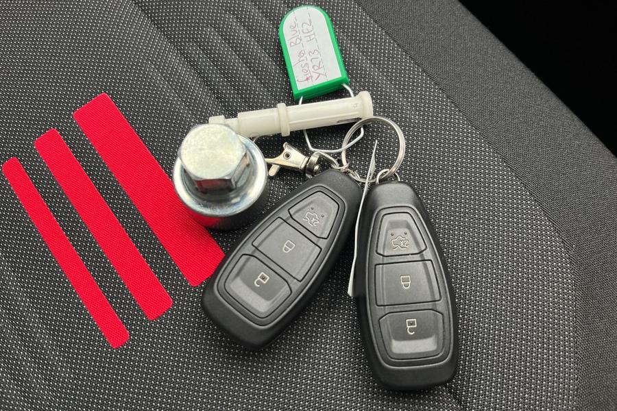 Ford FIESTA Photo autoimg-13b2f6f6e5568920e7b4190ee90a9e5fc3761e32.jpg