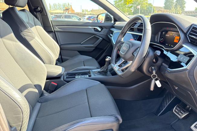 AUDI Q3 Photo 43