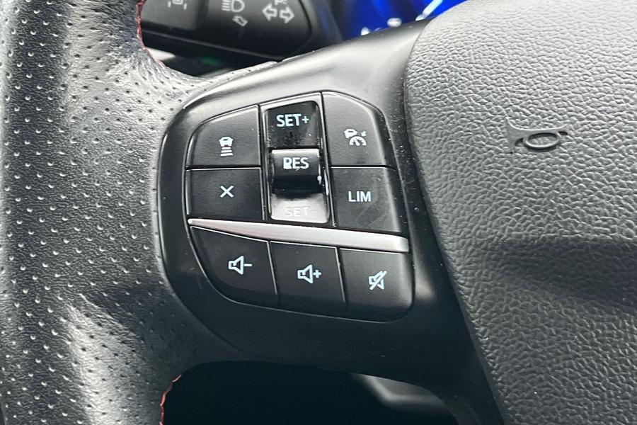 Ford KUGA Photo autoimg-13c770dd111f7ba2460ef868f3b4c4f3e370a3d3.jpg