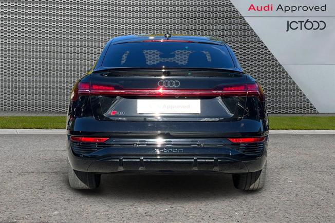 AUDI Q8 E-Tron Photo 7