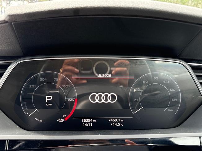 AUDI e-tron Photo 15