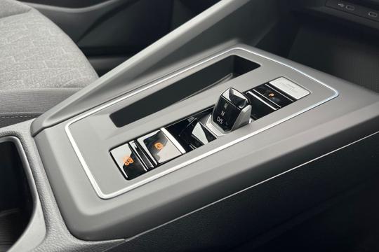 Volkswagen Golf Photo autoimg-13cc75429198914678bbbd9bed6a3cb8481bc7b3.jpg