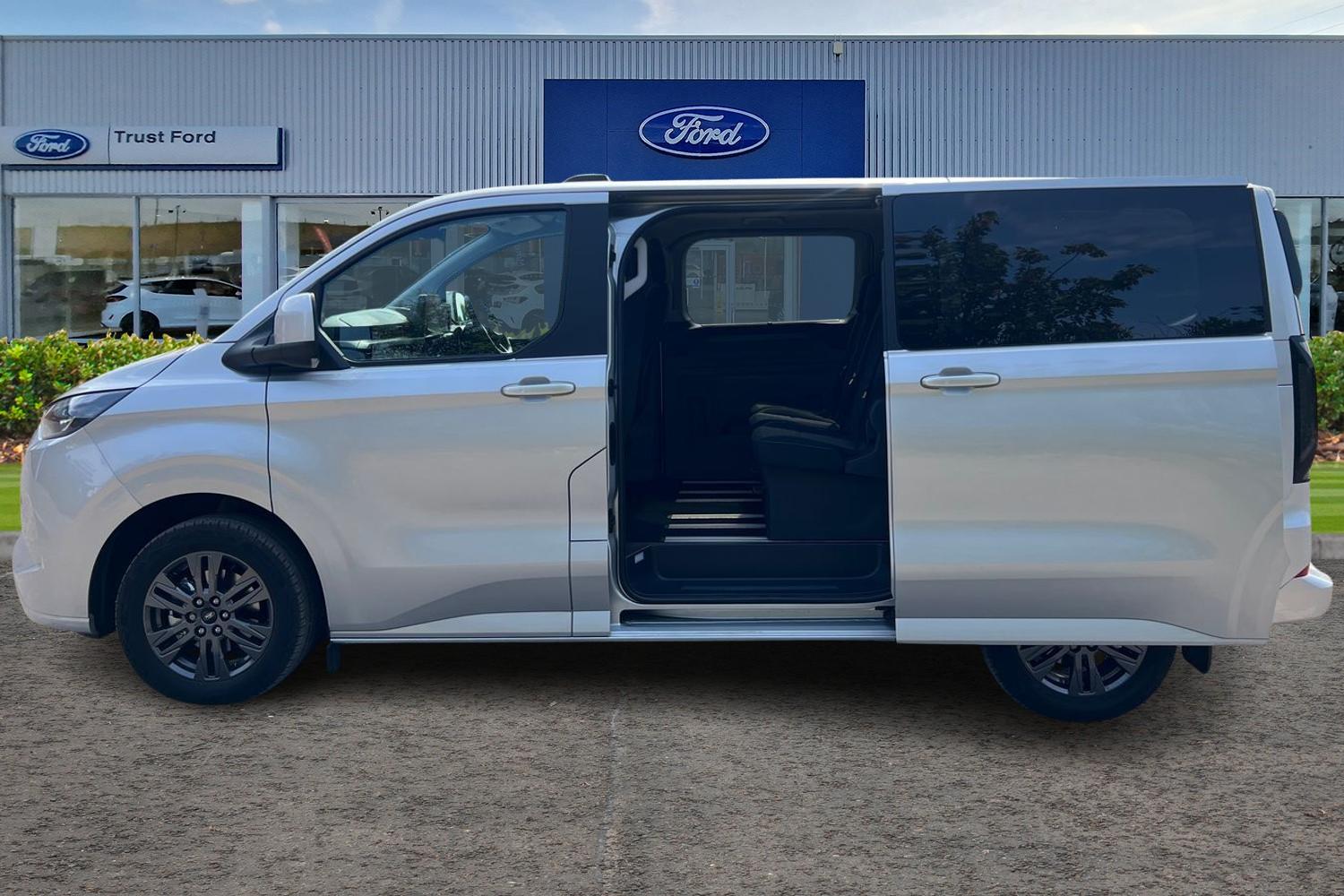 Ford TOURNEO CUSTOM Photo 4