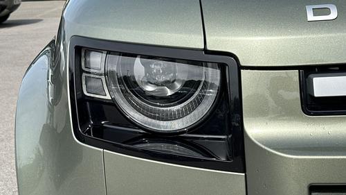 Land Rover Defender Photo autoimg-13daee0580c28f9d36a0067bea3d1d5574af8819.jpg