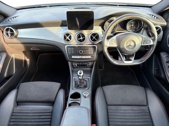 MERCEDES-BENZ GLA Photo 10