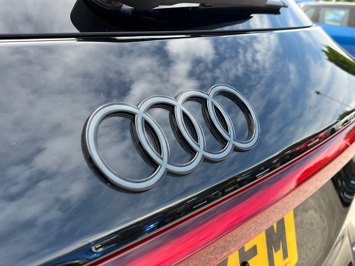 Audi Q6 e-tron Photo 26