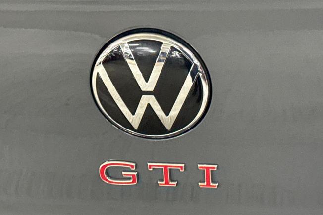 VOLKSWAGEN Golf Photo 27