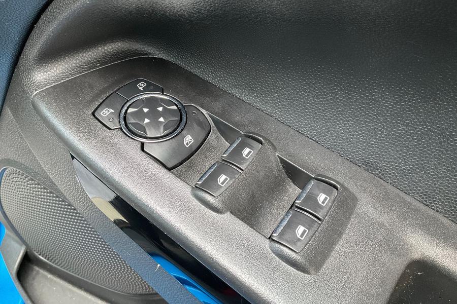 Ford ECOSPORT Photo autoimg-13ef9a9e9f6d457d396f29f1a8c8a422dd7d5e7d.jpg