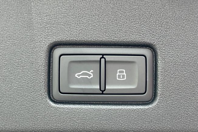 AUDI Q4 Photo 39