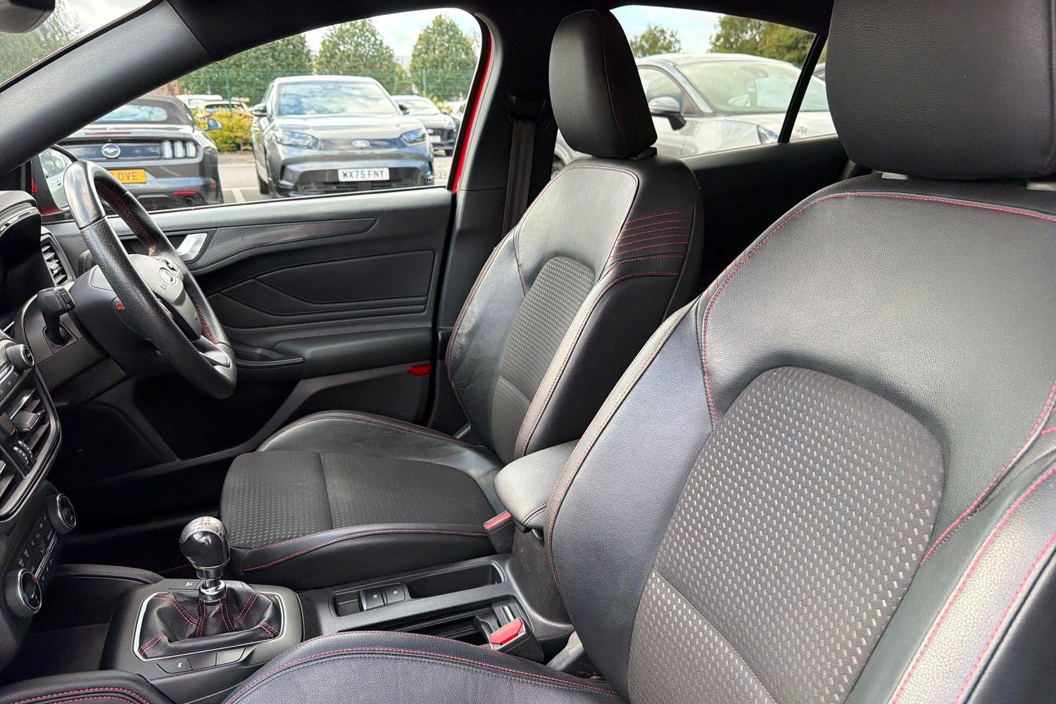 Ford FOCUS Photo 18