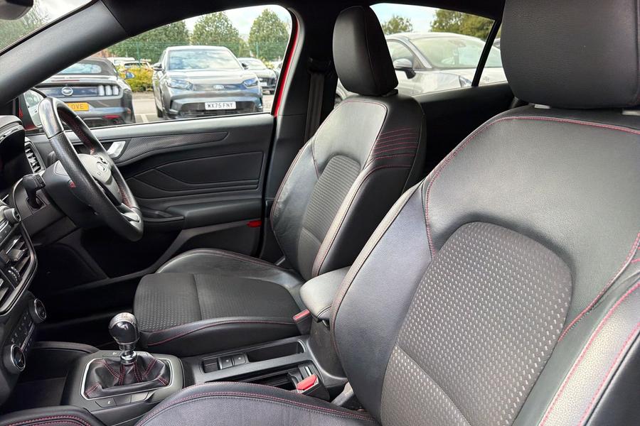 Ford FOCUS Photo autoimg-13f310a93b7d7c10f821081c27e7dcea894f72d9.jpg