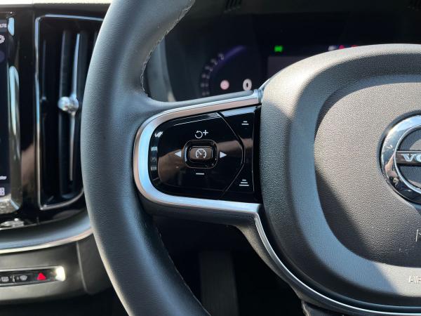 Volvo XC60 Photo autoimg-13f3b3fb9f2804f861a4e8e8a81f7324e4b7e17e.jpg