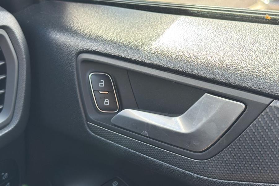 Ford FOCUS Photo autoimg-13f8eb90c88f114e821b233b1f172da5188d9330.jpg